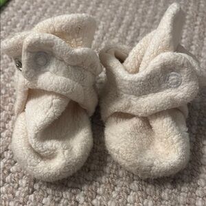 Zutano Cream Cozy Baby booties 3m